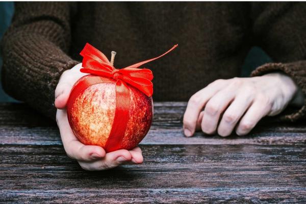Apple Gifting Day