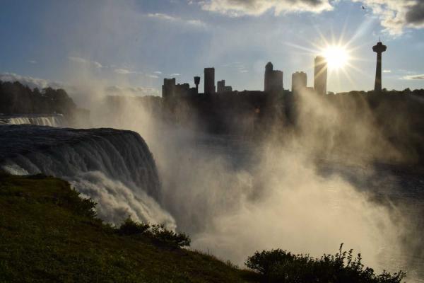 Niagara Falls Runs Dry Day